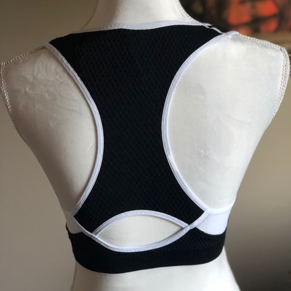 NEW!  SPORTS BRA - Picture 4 of 6